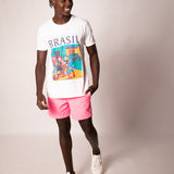 Camiseta branca LAB77 com ilustração colorida de festa de rua e a frase Isso aqui é o Brasil